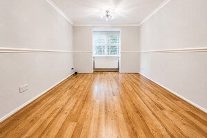 Flat Arnold Close in East Hertfordshire