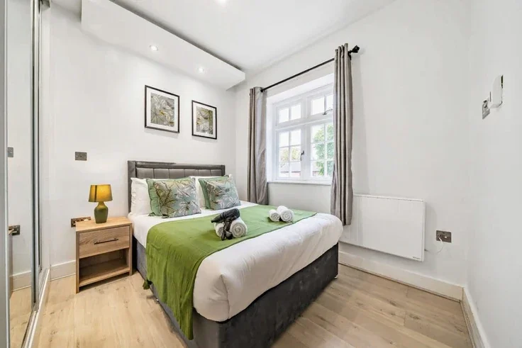 Flat Laburnum Road in Rushmoor