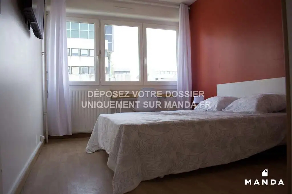 Room Rue Guillaume Apollinaire in Nantes