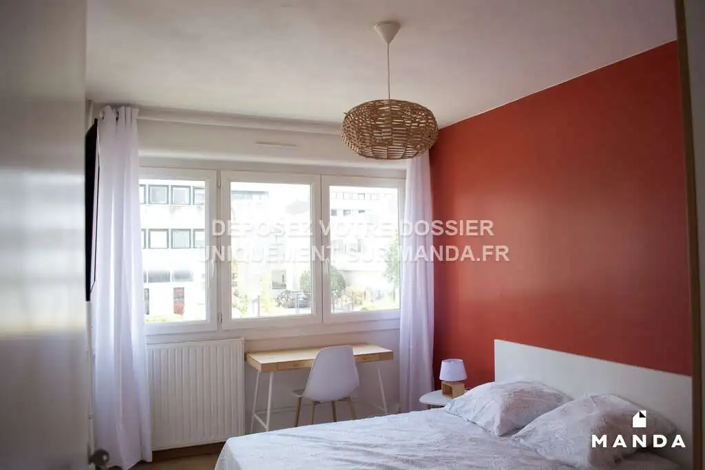 Room Rue Guillaume Apollinaire in Nantes