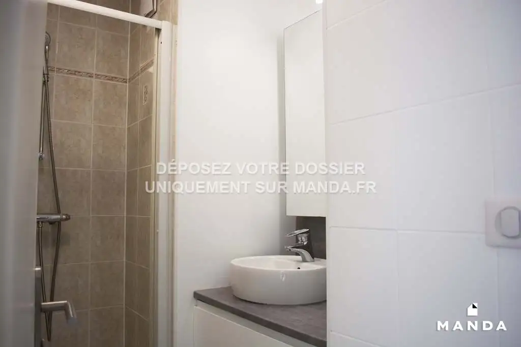 Room Rue Guillaume Apollinaire in Nantes