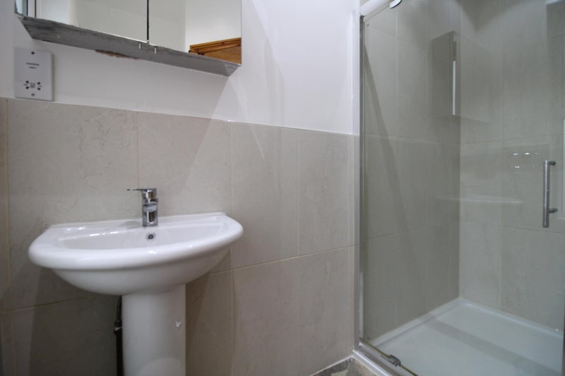 Room Smallwood Road in Greater London