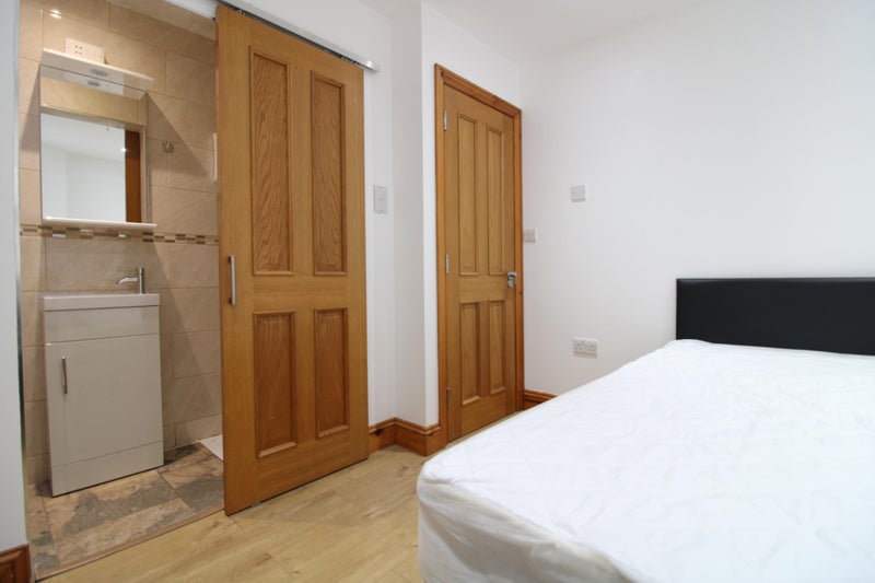 Room Smallwood Road in Greater London