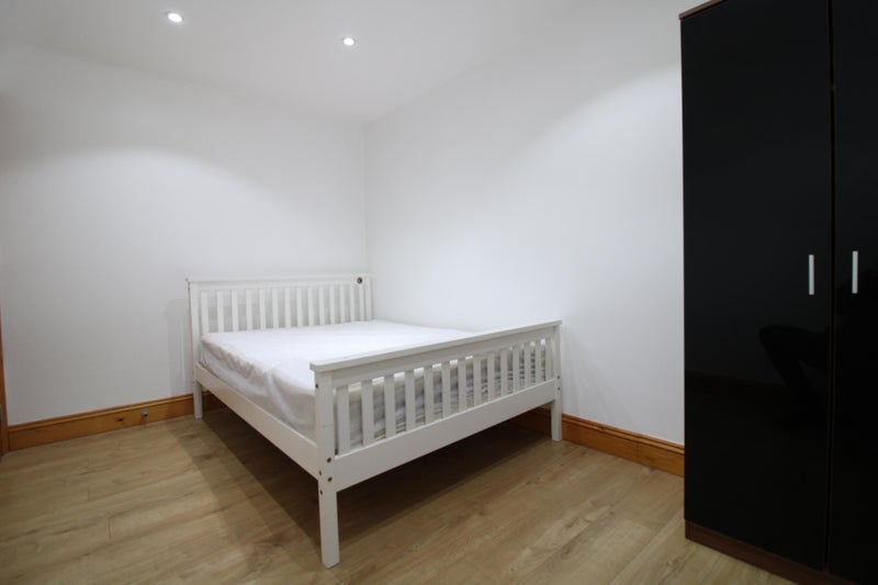 Room Smallwood Road in Greater London