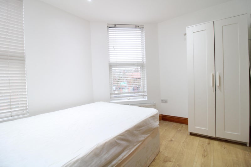 Room Smallwood Road in Greater London