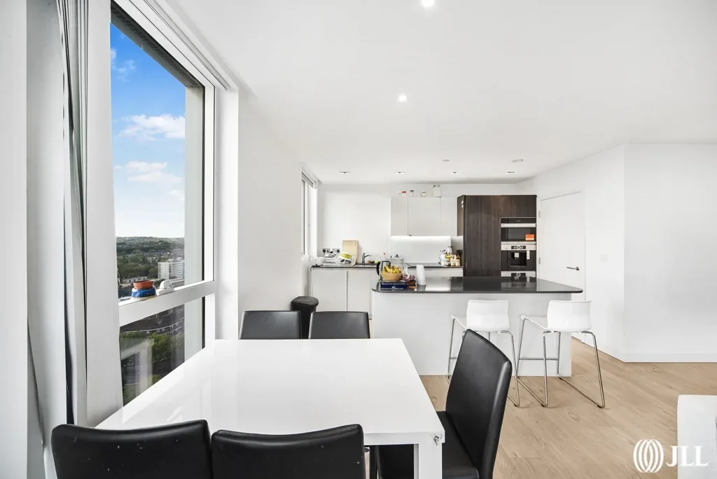 Flat Woodberry Down in Greater London
