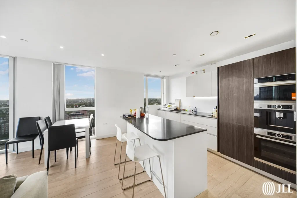 Flat Woodberry Down in Greater London