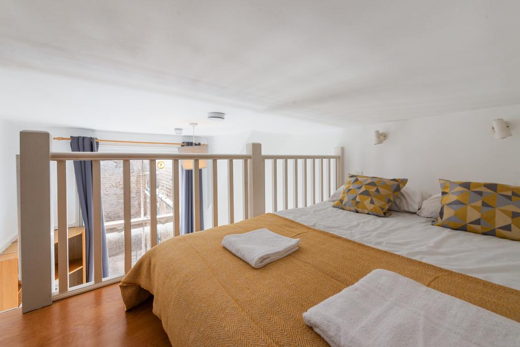 Room Fairholme Road in Greater London