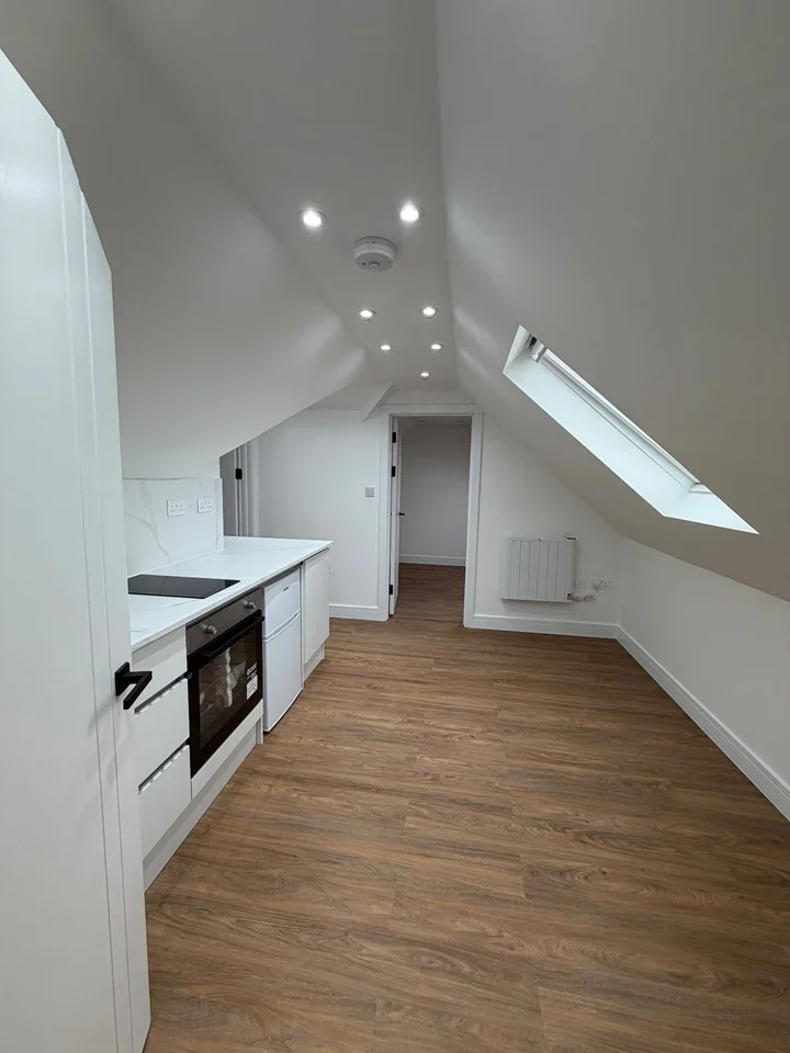 Flat Chelsfield Avenue in Greater London