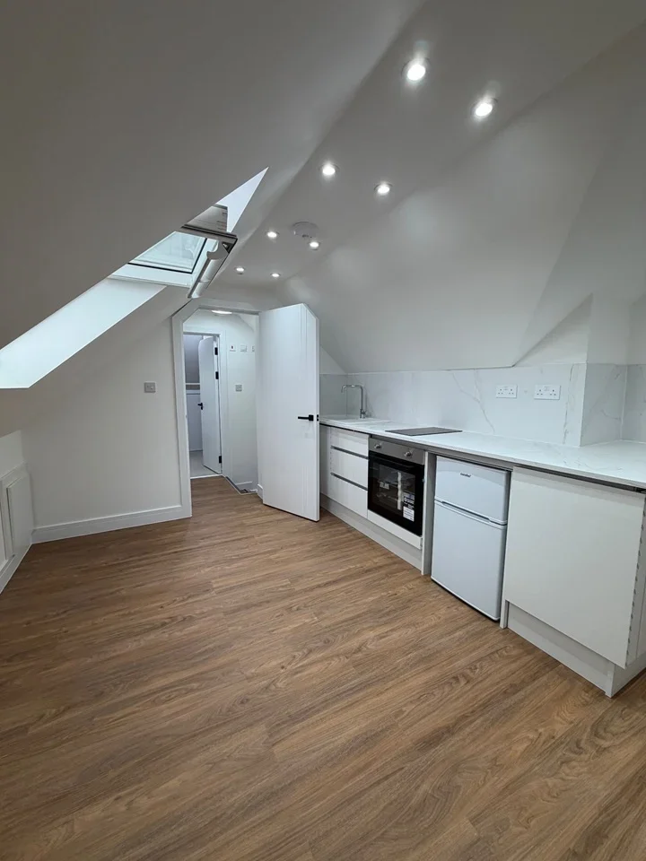 Flat Chelsfield Avenue in Greater London