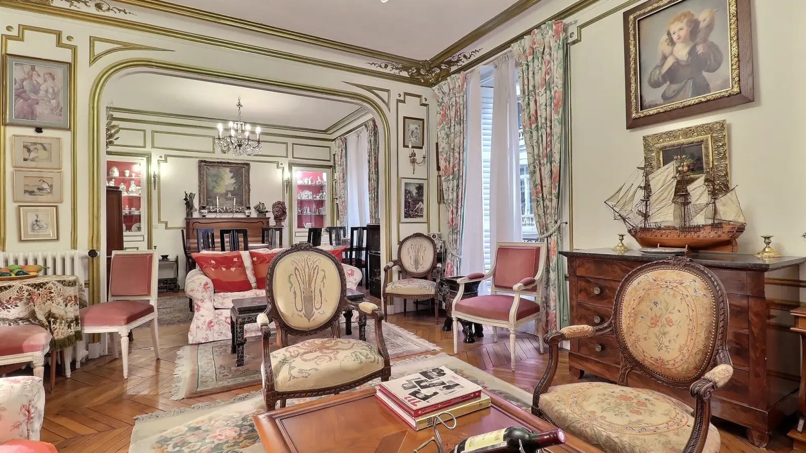 Flat Rue du Rocher in Paris