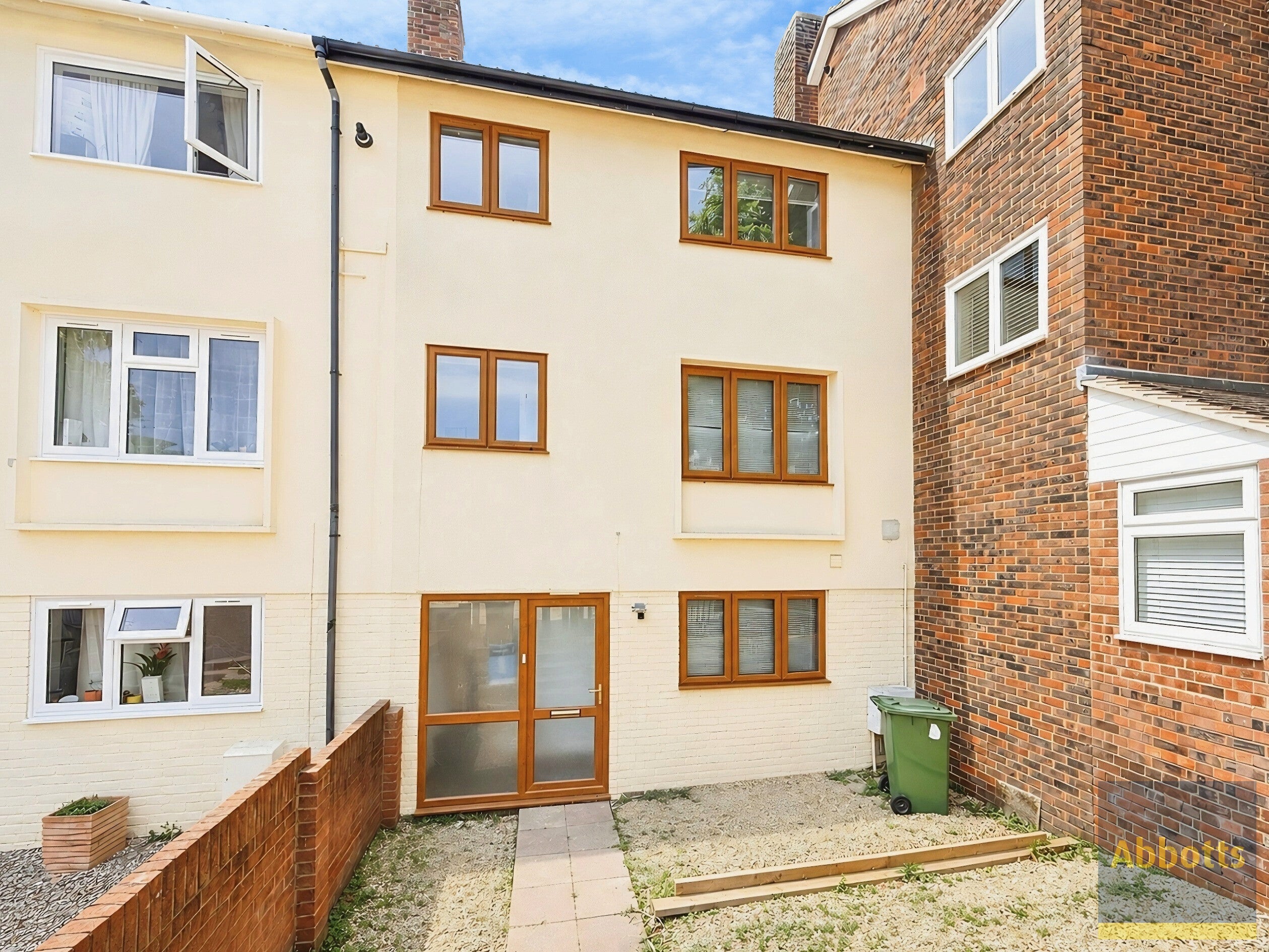 Room Norwood End in Basildon