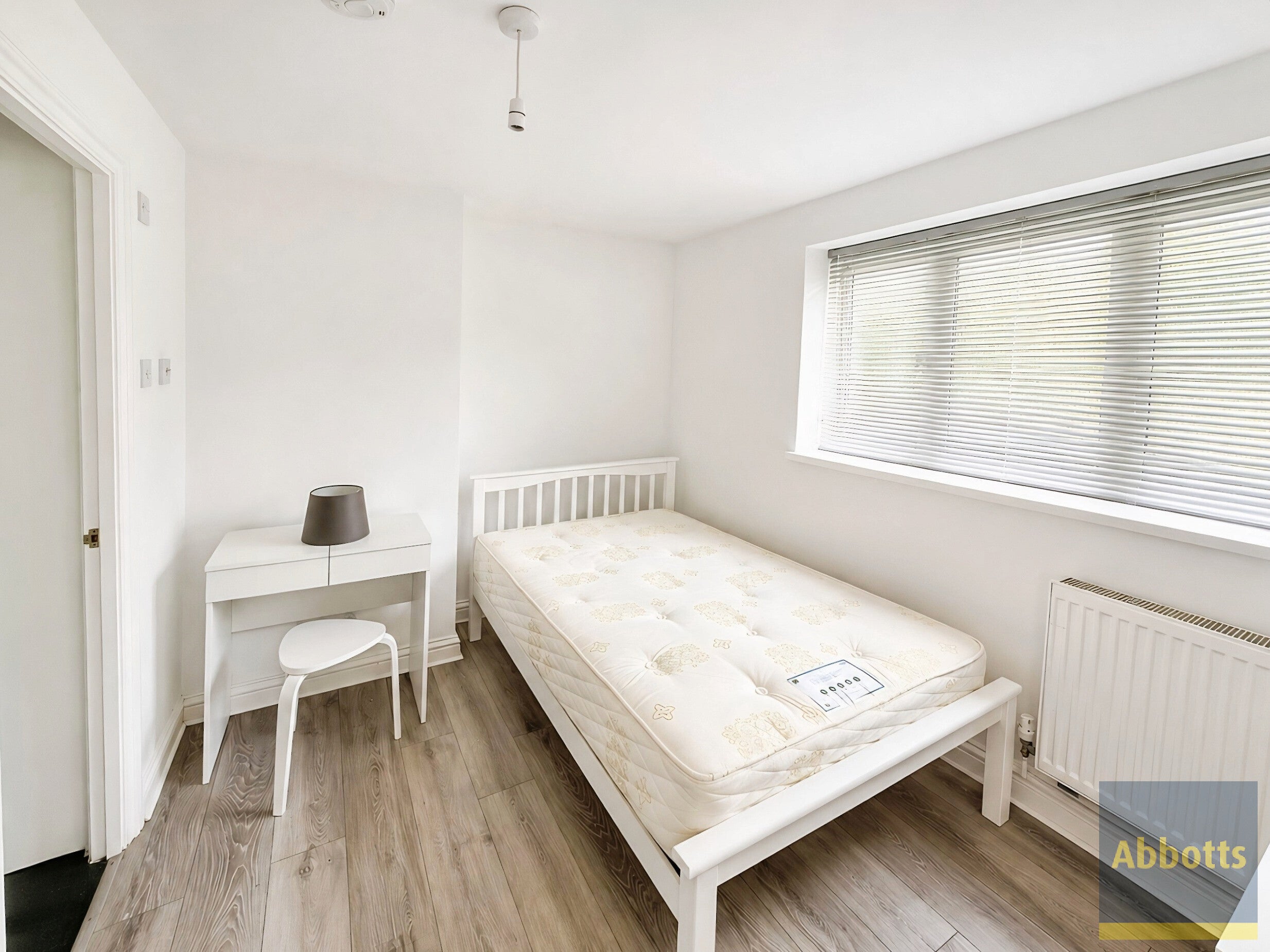 Room Norwood End in Basildon