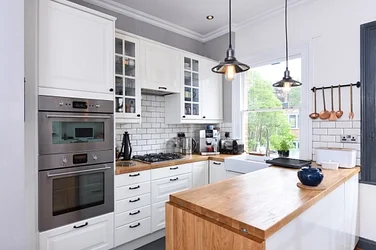 Flat Quex Road in Greater London