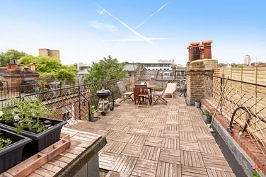 Flat Quex Road in Greater London