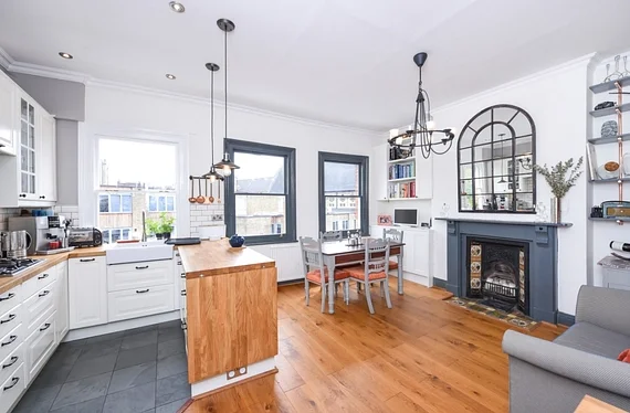 Flat Quex Road in Greater London