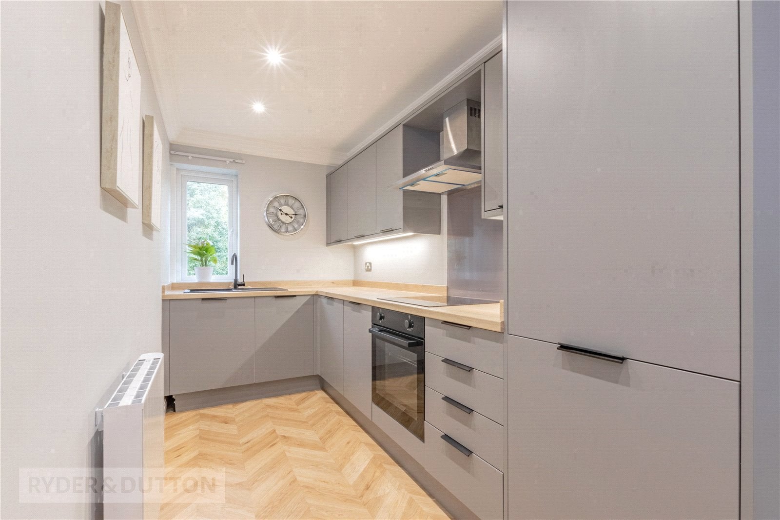 Flat Stoneleigh Mews in Kirklees
