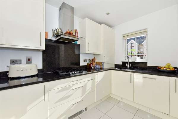 House Kingfisher Drive in Maidenhead