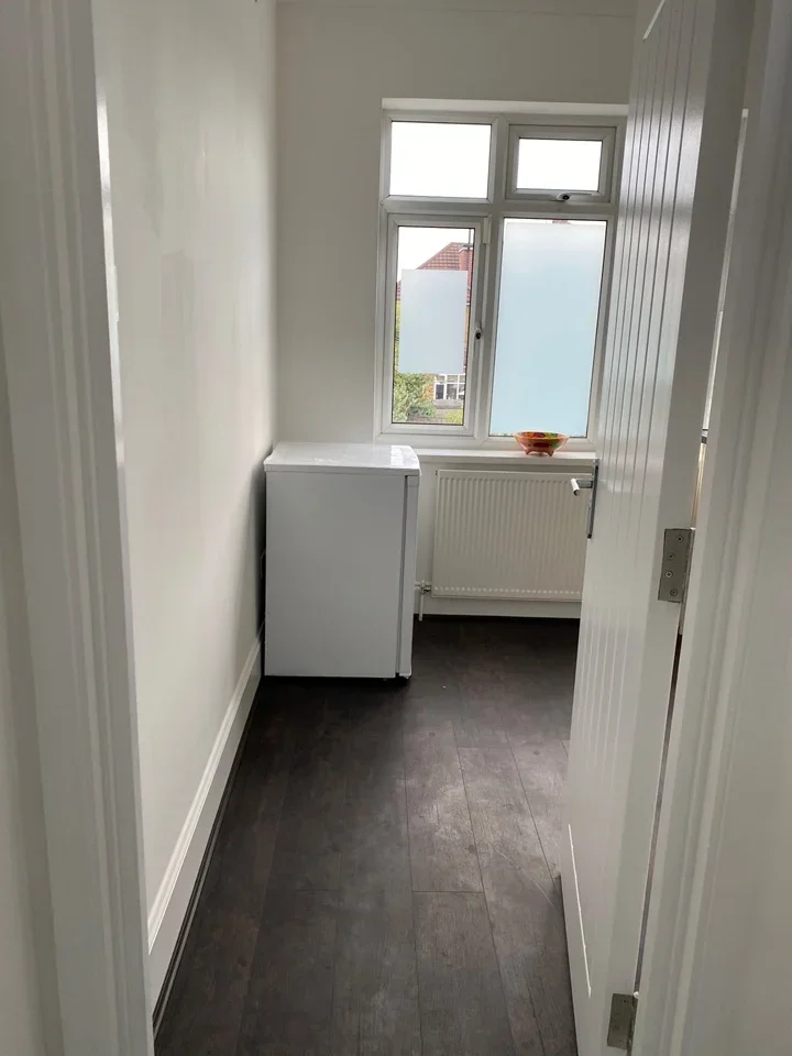 Room Hatley Avenue in Greater London
