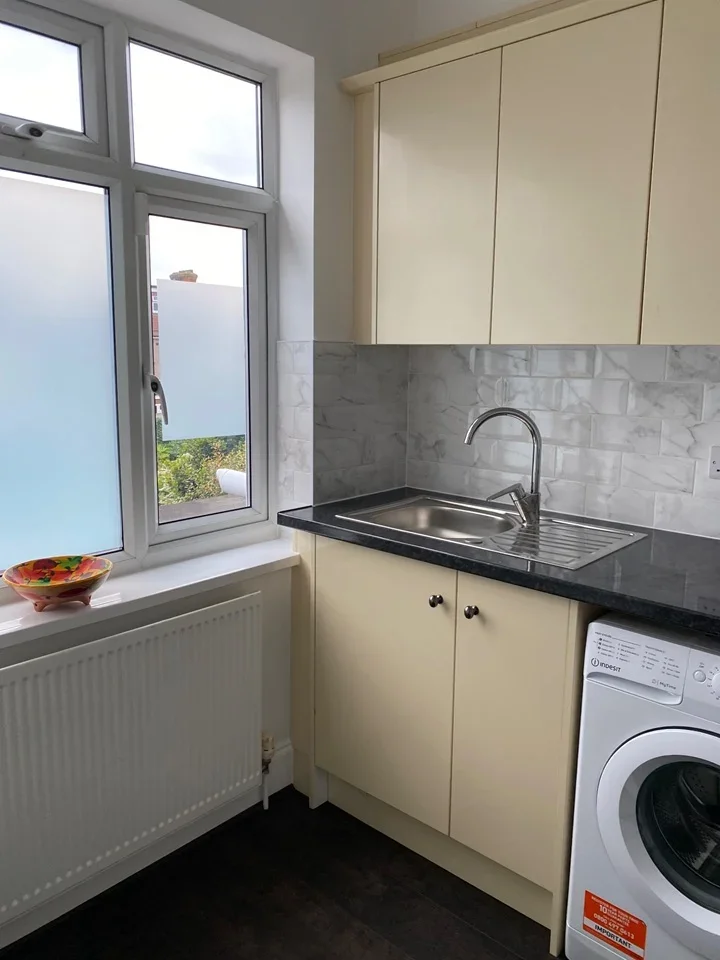 Room Hatley Avenue in Greater London