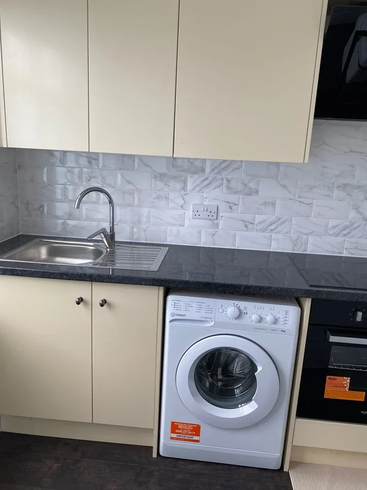 Room Hatley Avenue in Greater London