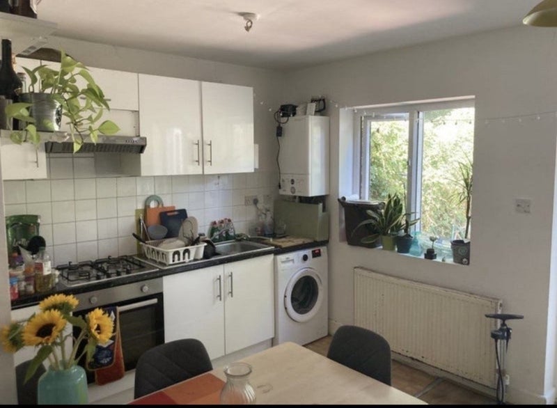 Room Simpson Street in Greater London