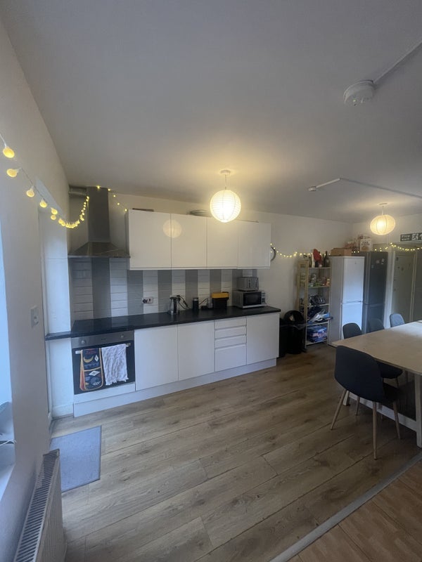 Room Simpson Street in Greater London