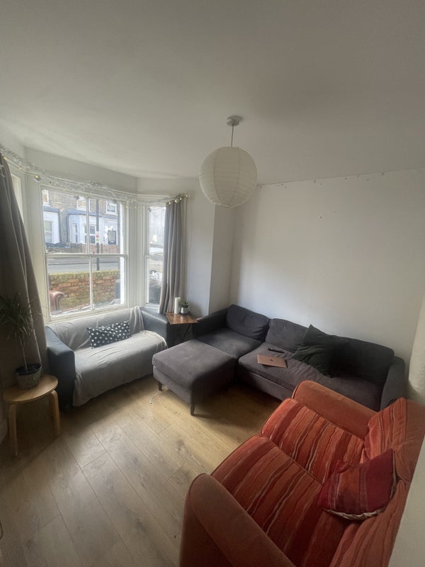 Room Simpson Street in Greater London
