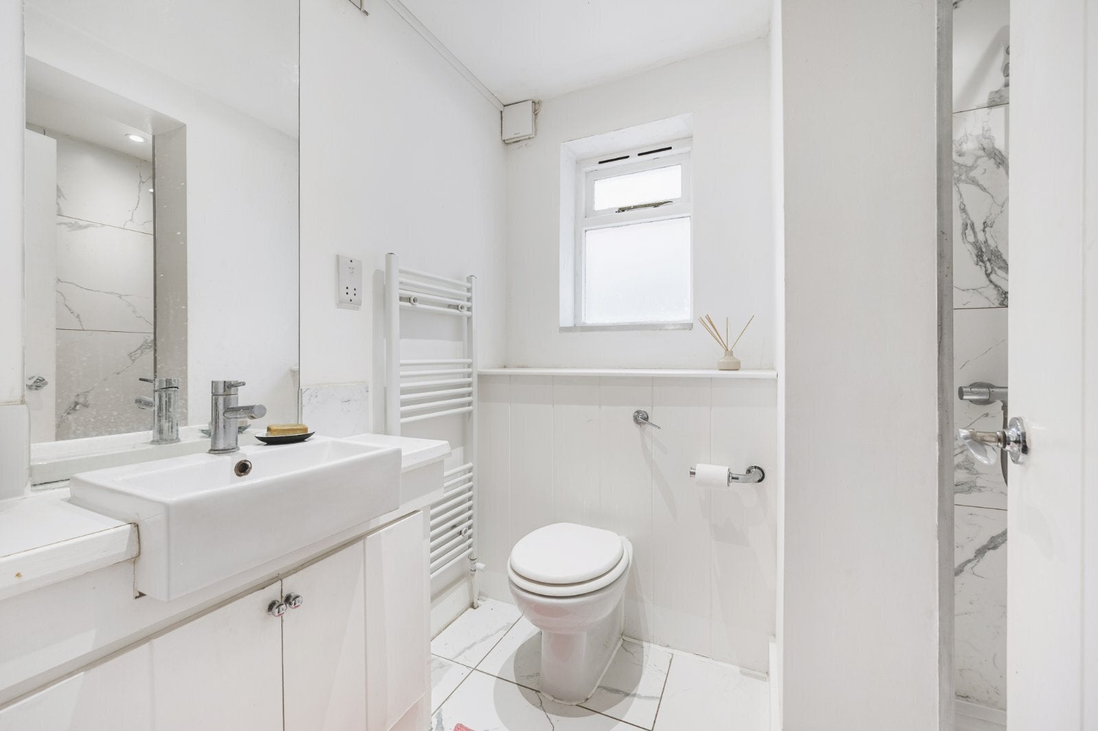 Flat Fielding Road in Greater London