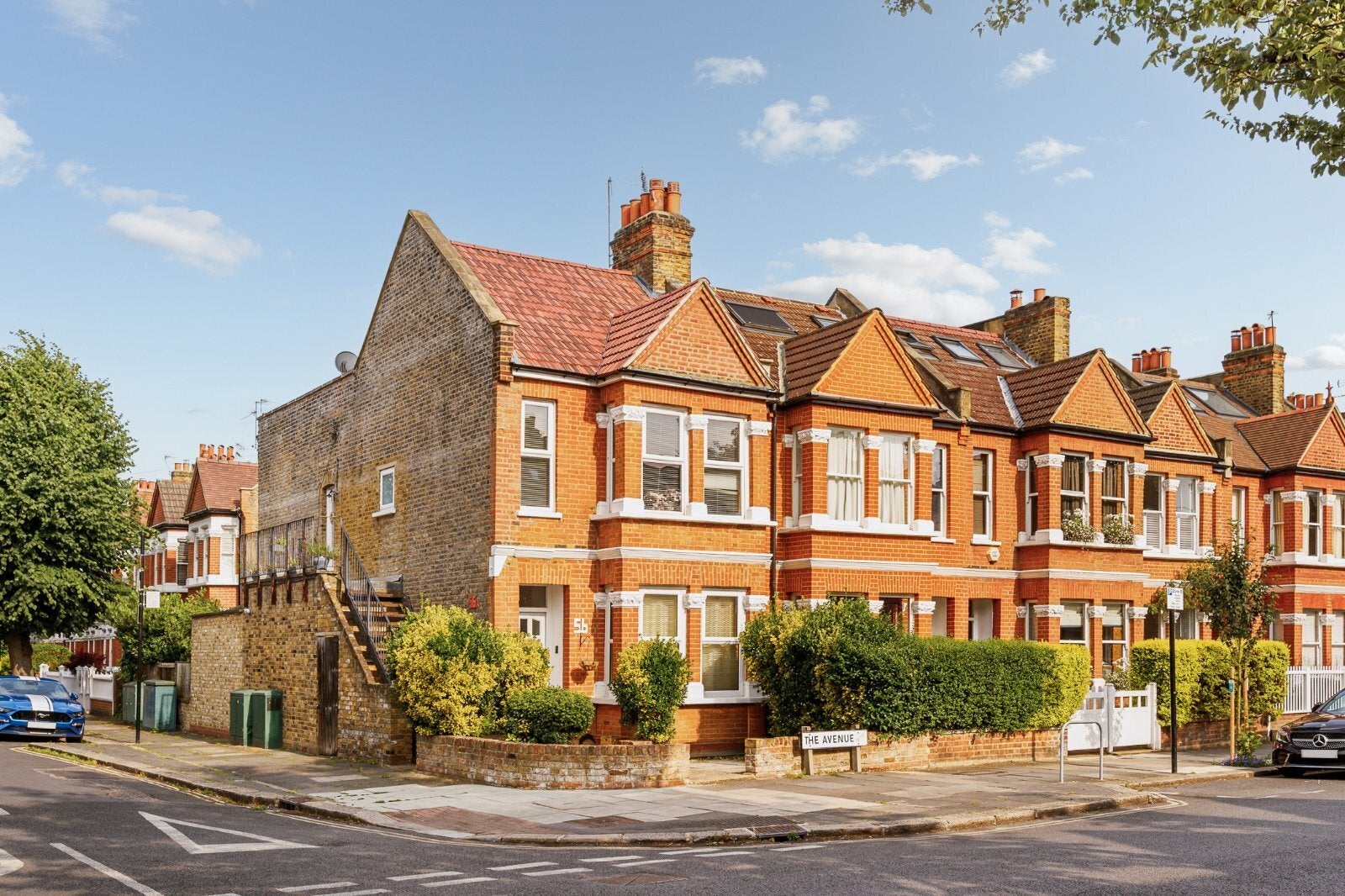 Flat Fielding Road in Greater London