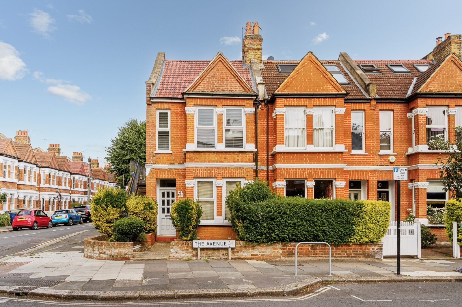 Flat Fielding Road in Greater London