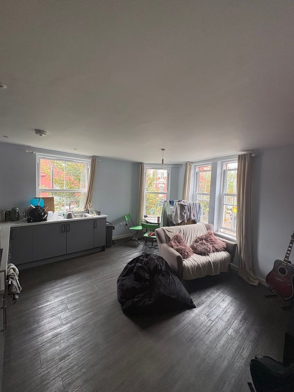 Room Warden Road in Bristol
