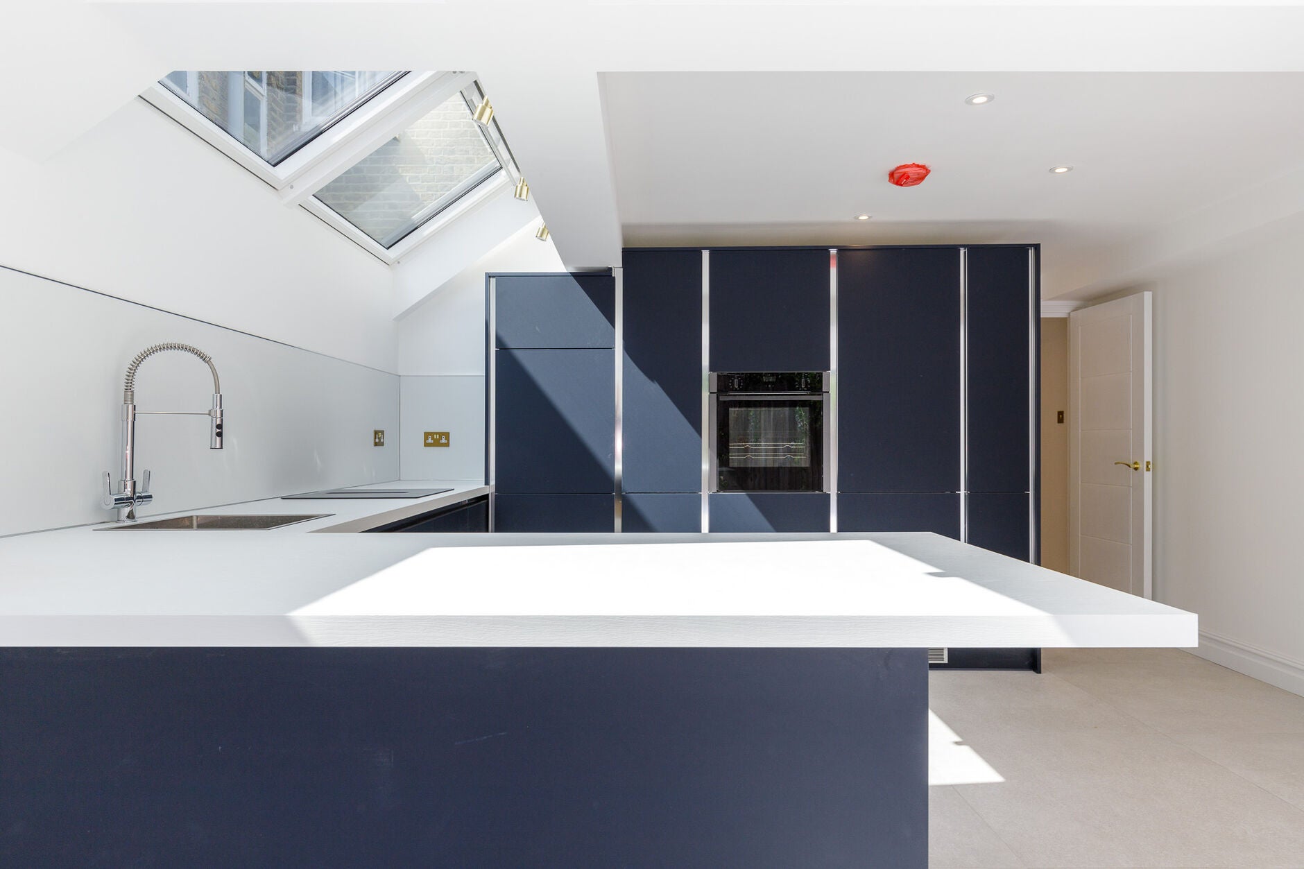 Flat Starfield Road in Greater London