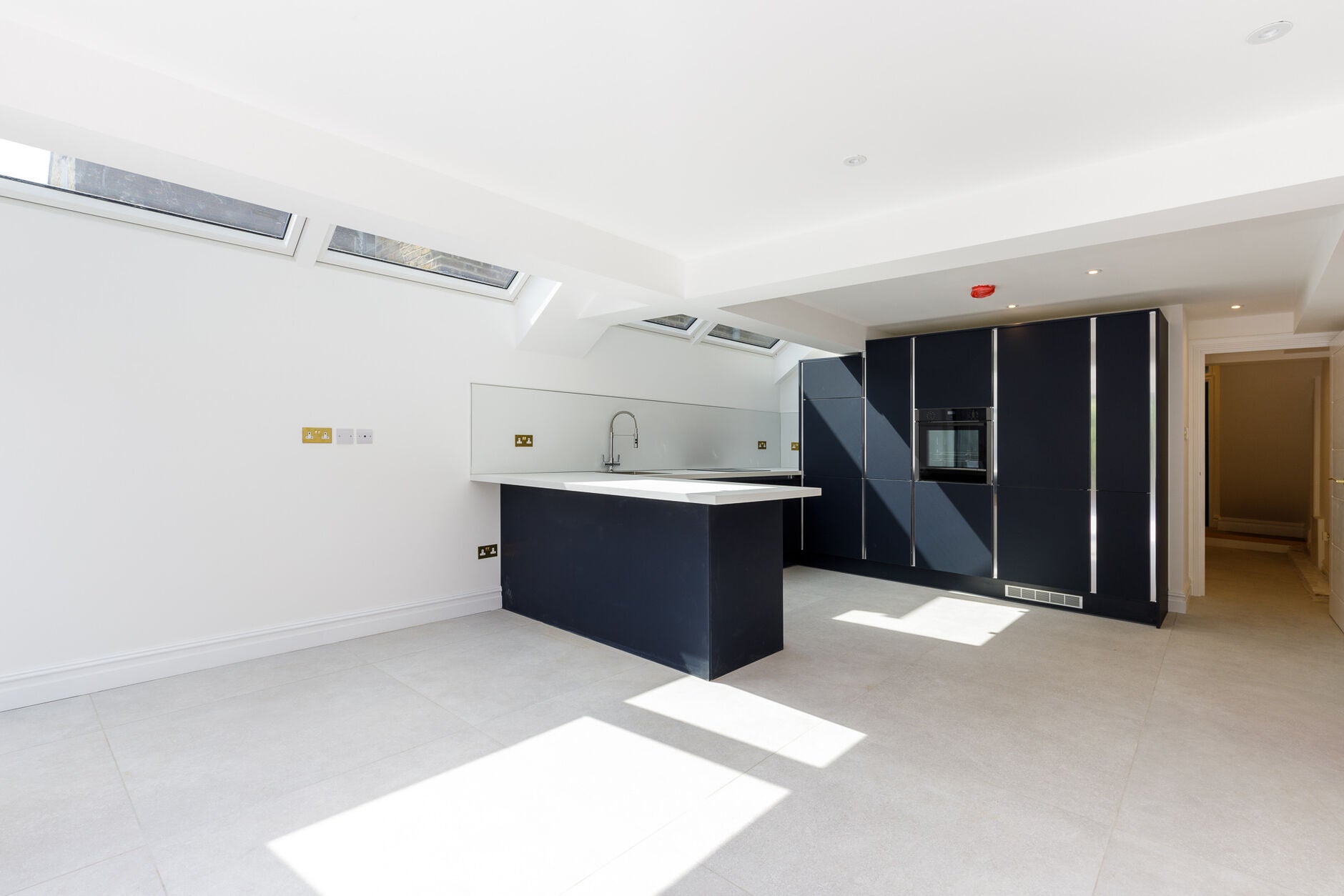 Flat Starfield Road in Greater London