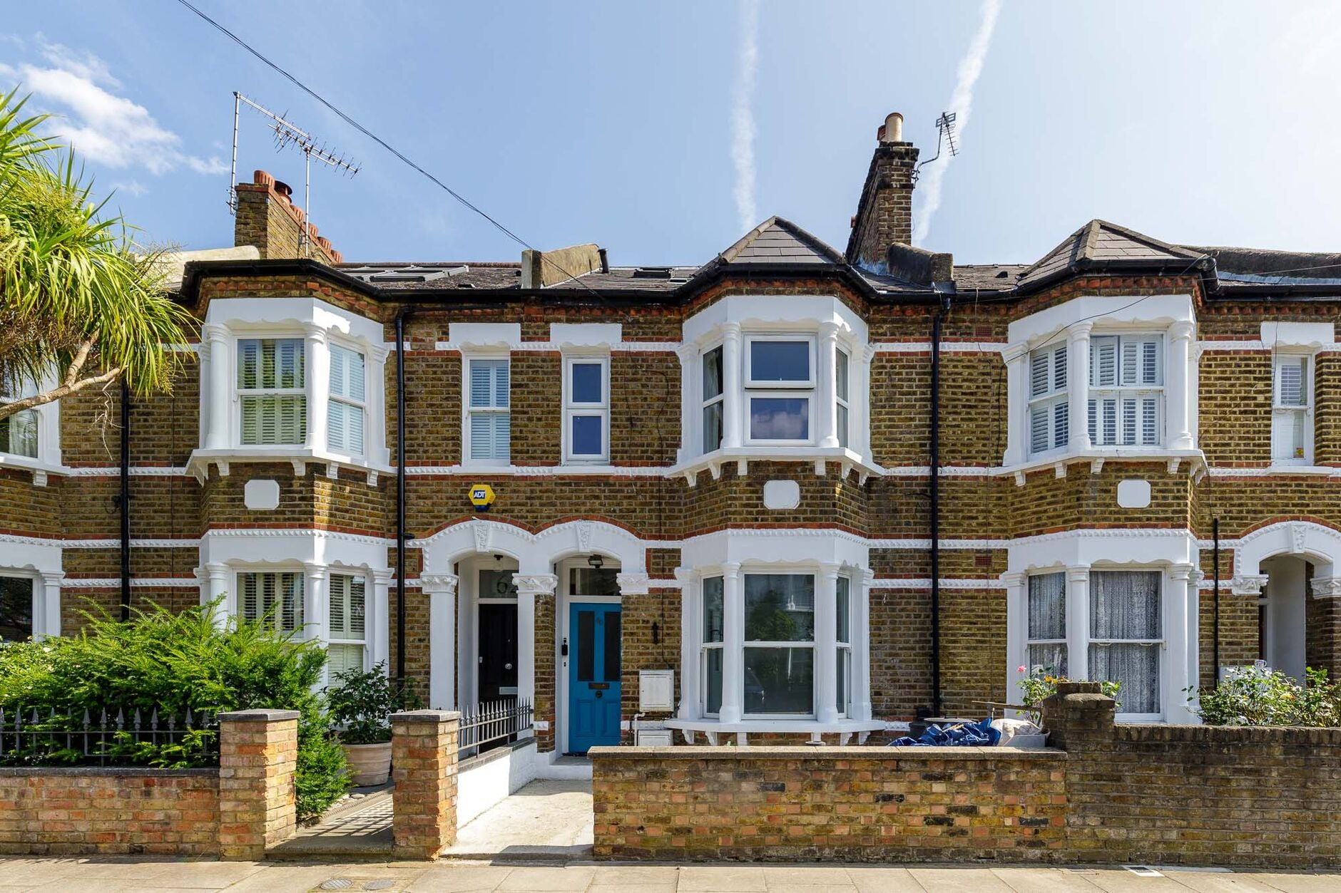 Flat Starfield Road in Greater London
