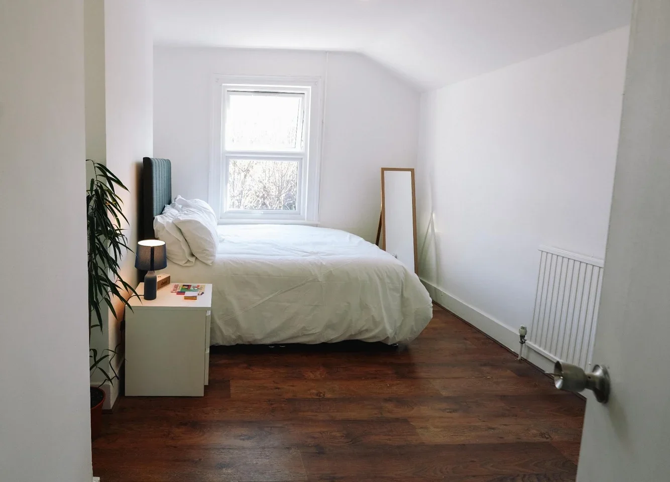 Room Crooke Road in Greater London