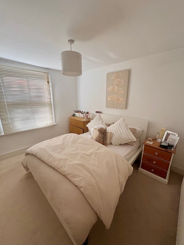Room Lordship Lane in Greater London
