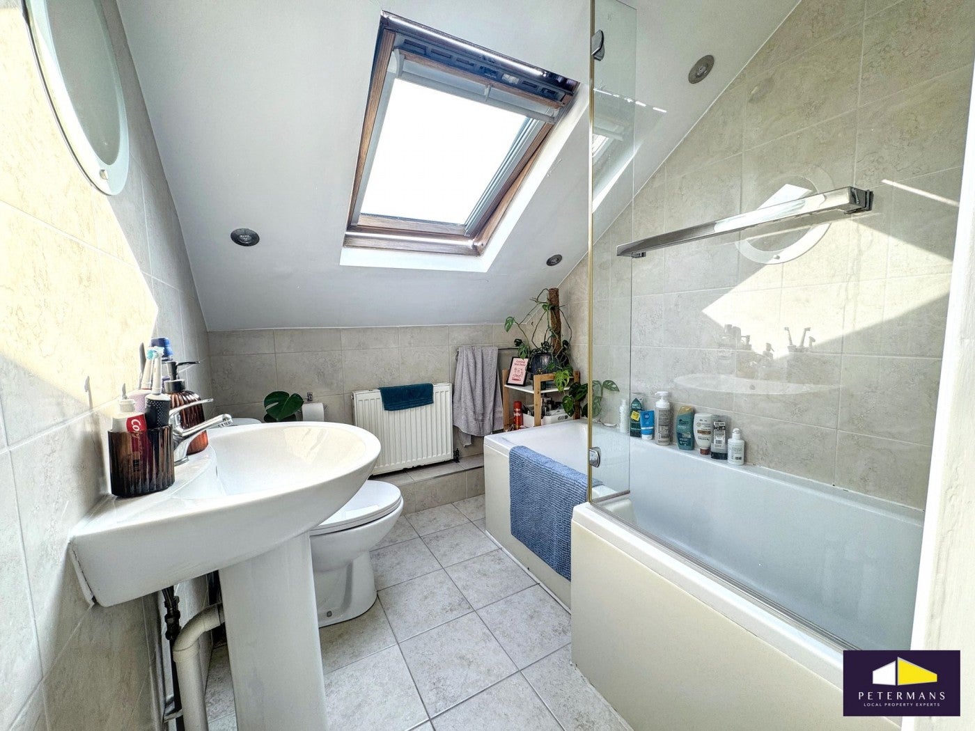 Flat Eardley Road in Greater London