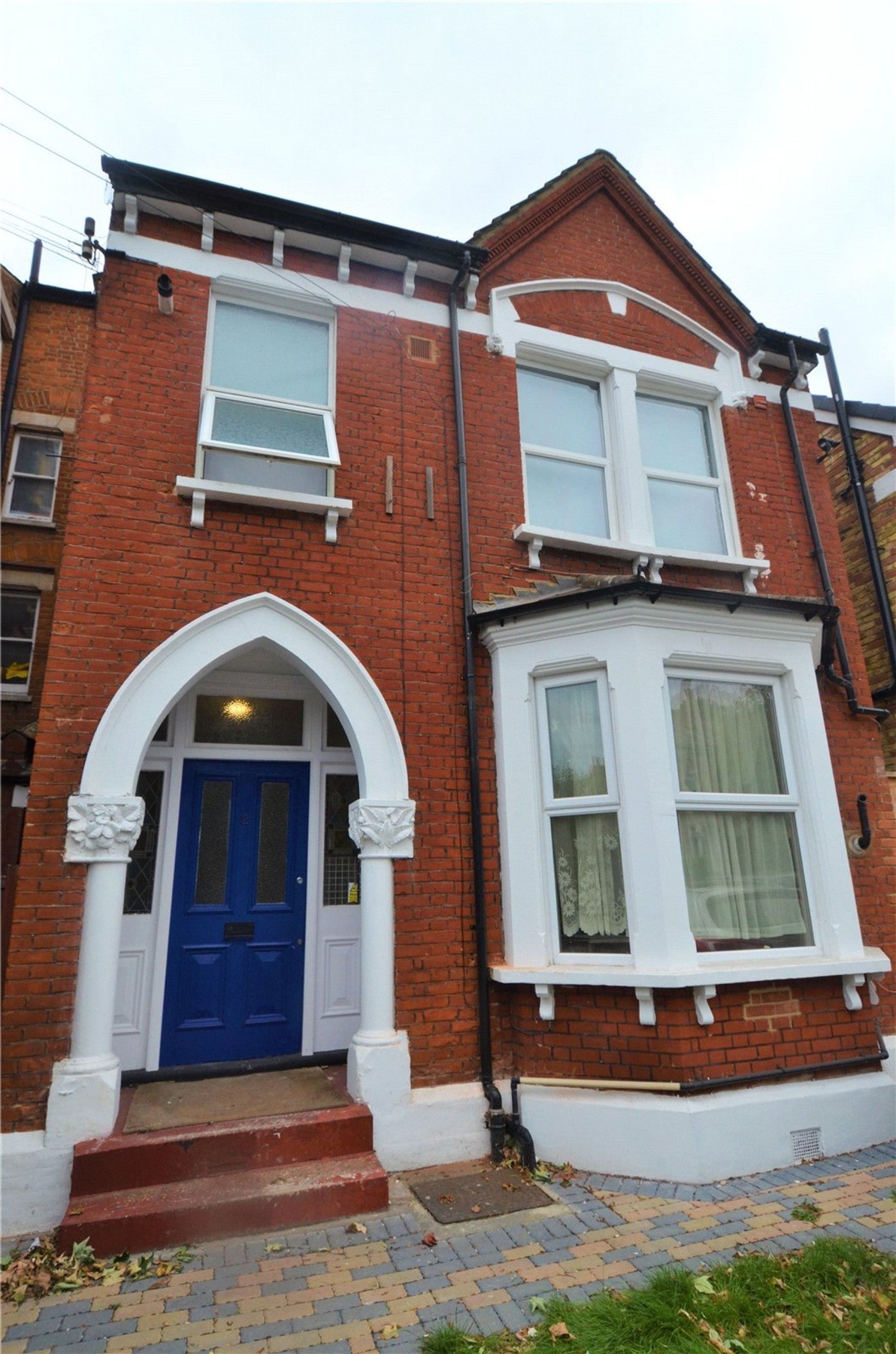 Flat Eardley Road in Greater London