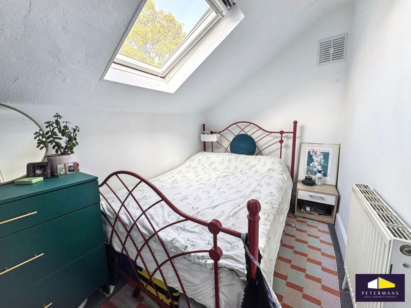 Flat Eardley Road in Greater London