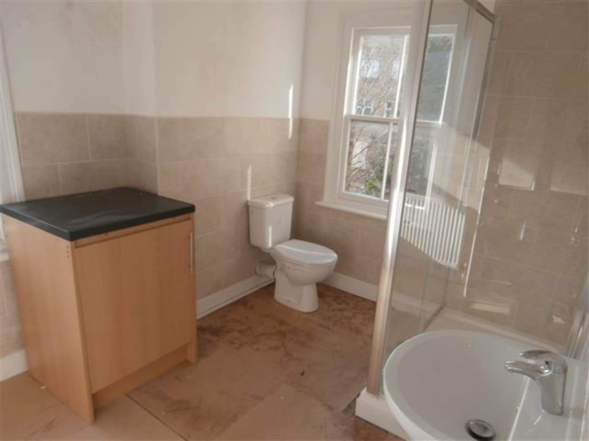 Room Clifftown Road in Southend-on-Sea