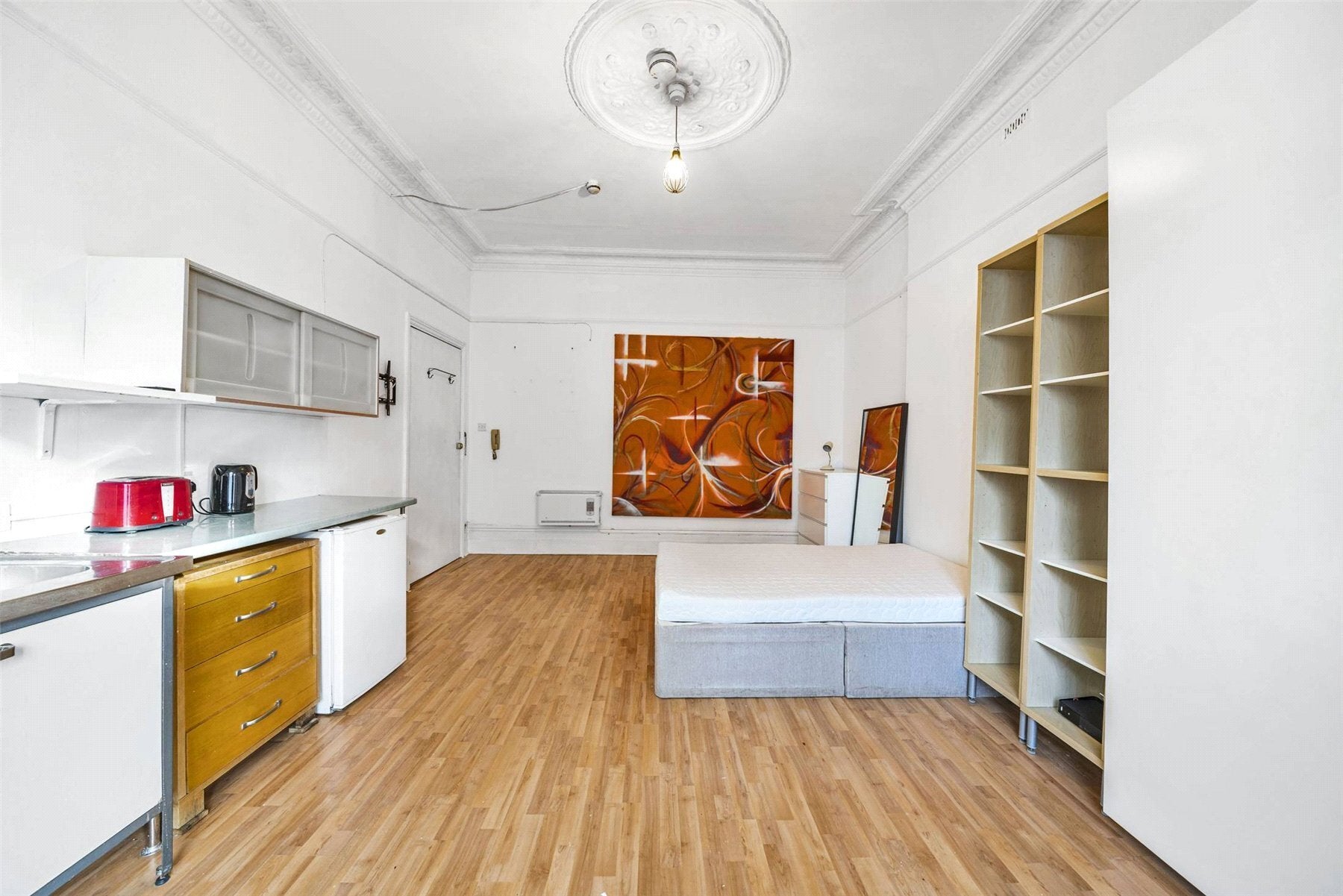 Flat Marloes Road in Greater London
