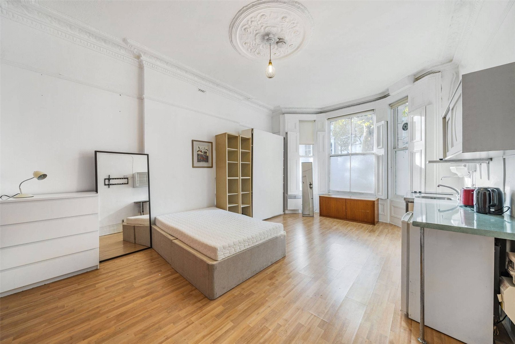 Flat Marloes Road in Greater London