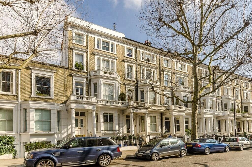 Flat Marloes Road in Greater London