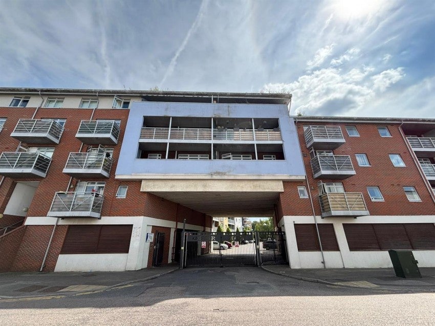 Flat Kingfisher Meadow in Maidstone