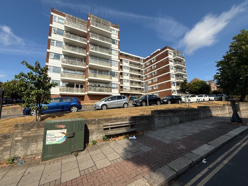 Flat Regent's Park Road in Greater London
