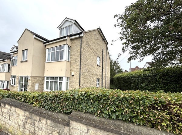 Flat Rodley Lane in Leeds