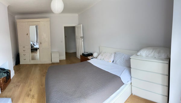 Flat Foxgrove Road in London