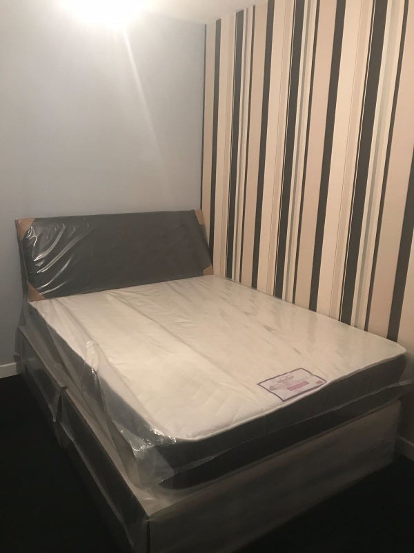 Room Dumbarton Road in Glasgow