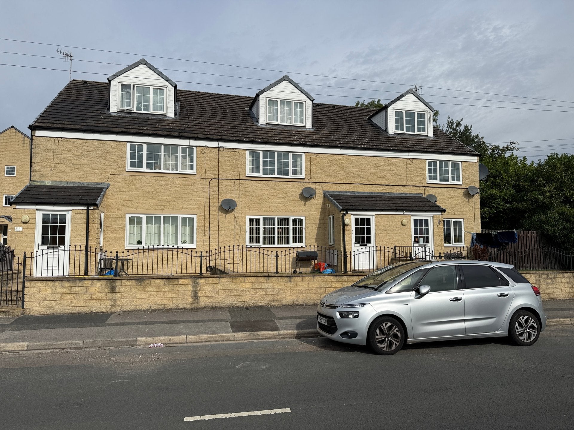 Flat Millhouses Street in Hoyland